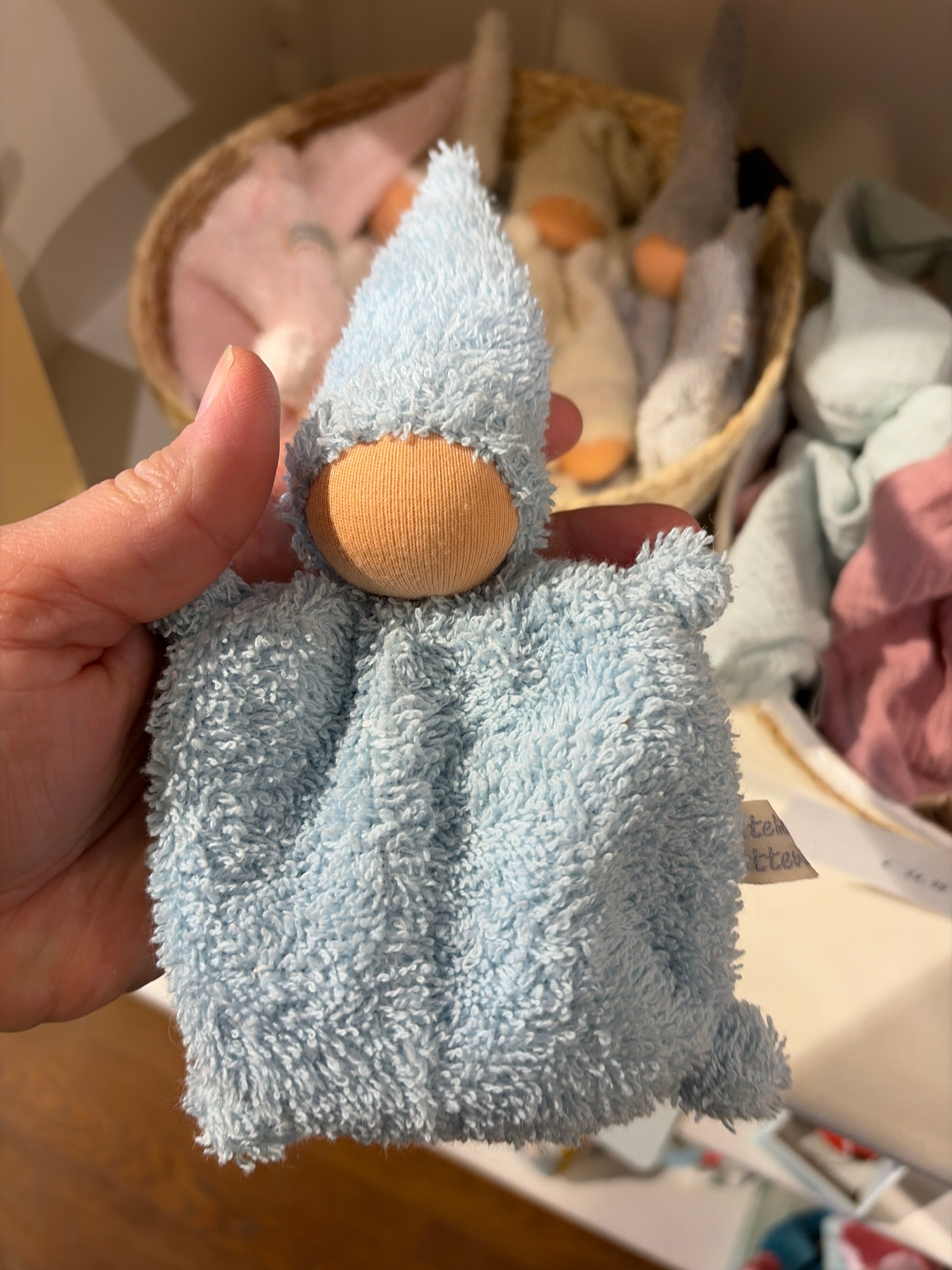 Handgemaakt knuffellapje met wol Atelier Wittewol ( alleen in de winkel te koop)