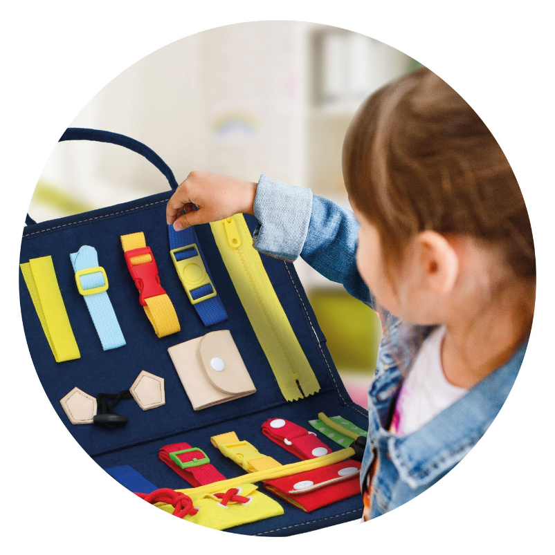 Montessori Activiteitenboek - Kleding Leren Openen en Sluiten - Motoriek oefenen