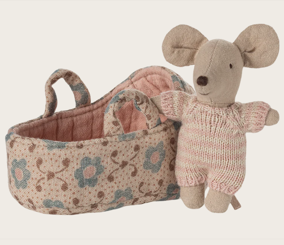 Maileg Baby mouse in carry cot - Rose / Babymuisje in draagmandje - Roze