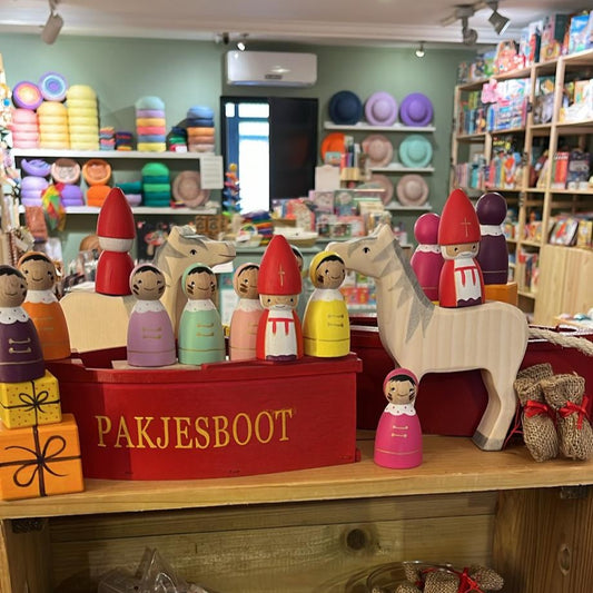 Sinterklaas Voordeelset 1  ( pakjesboot+3 pietjes+1 Sint )
